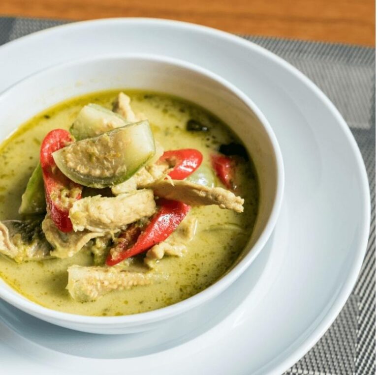 Curry de poulet au matcha et citron vert